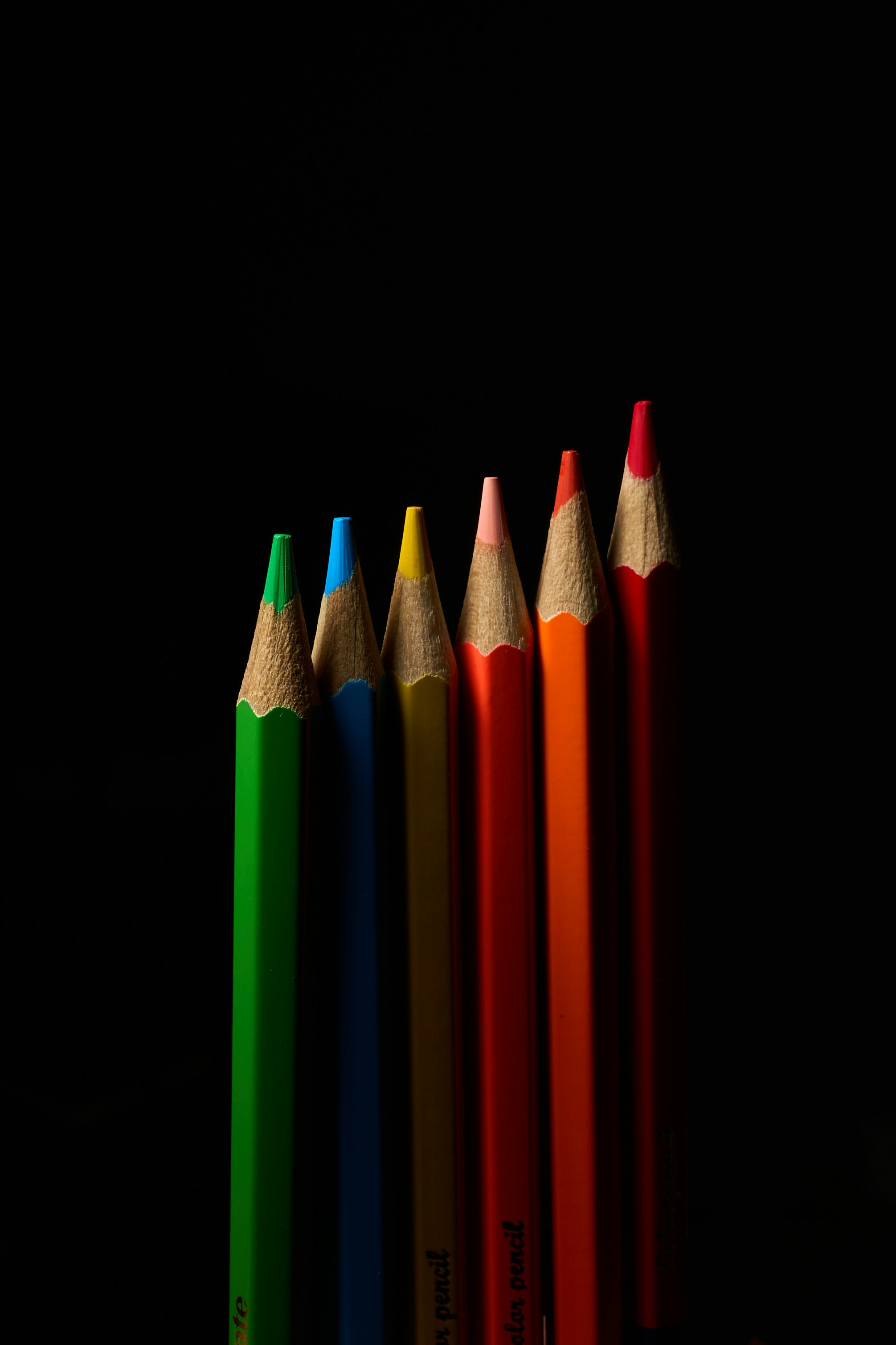 red green and blue color pencils